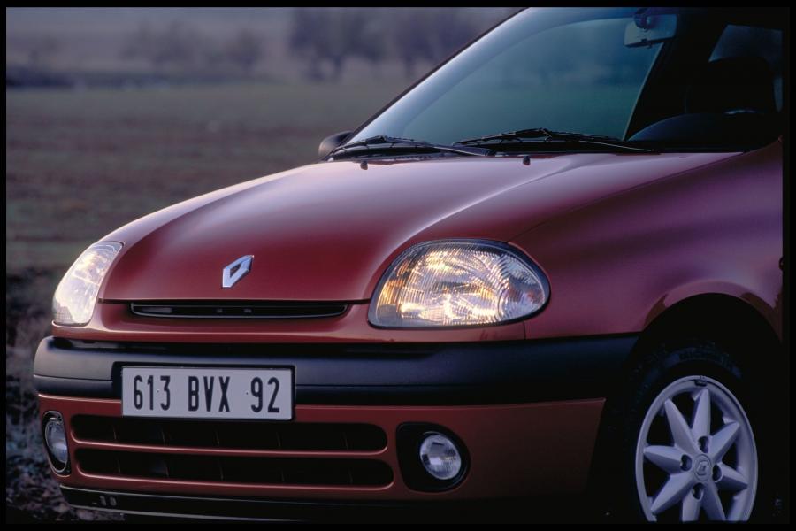  Renault Clio 1998 года  (фото 43 из 106)